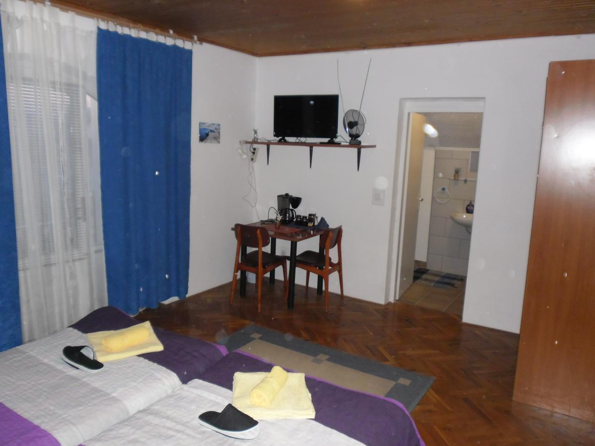 Rooms Mila Rezovac Buitenkant foto