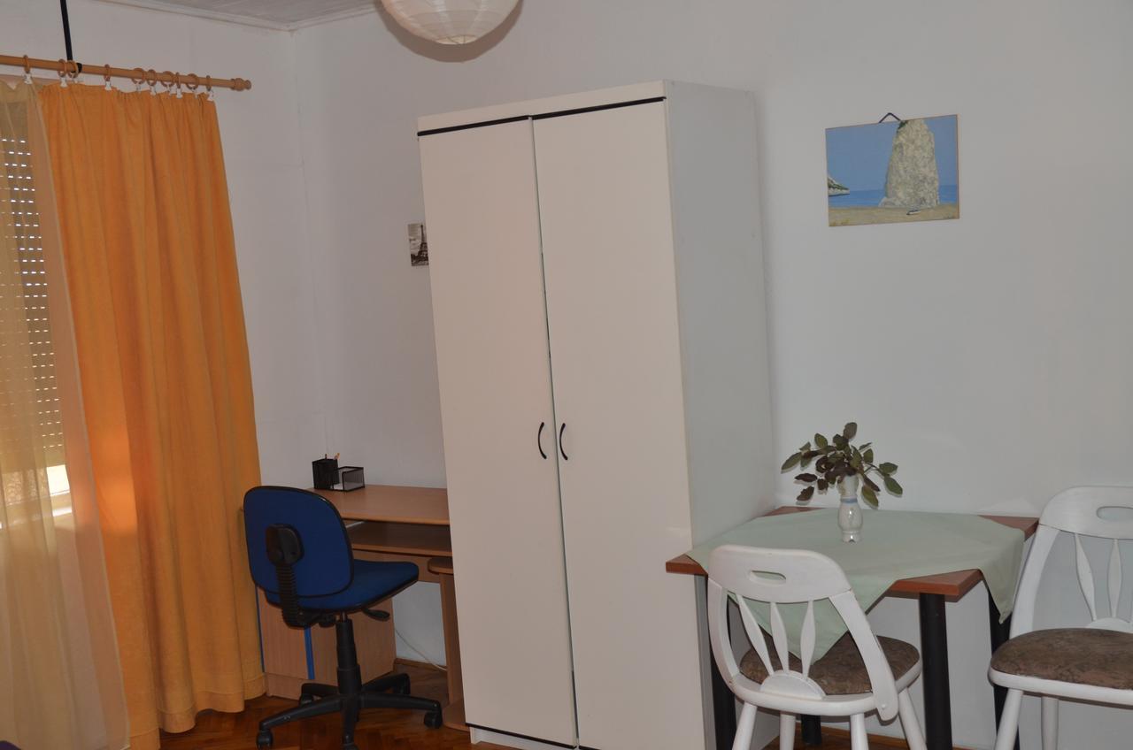 Rooms Mila Rezovac Buitenkant foto